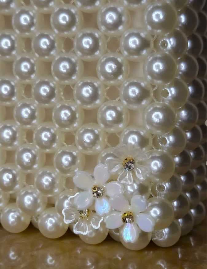 an-elegant-and-luxurious-handbag-fully-crafted-from-shiny-white-pearl
