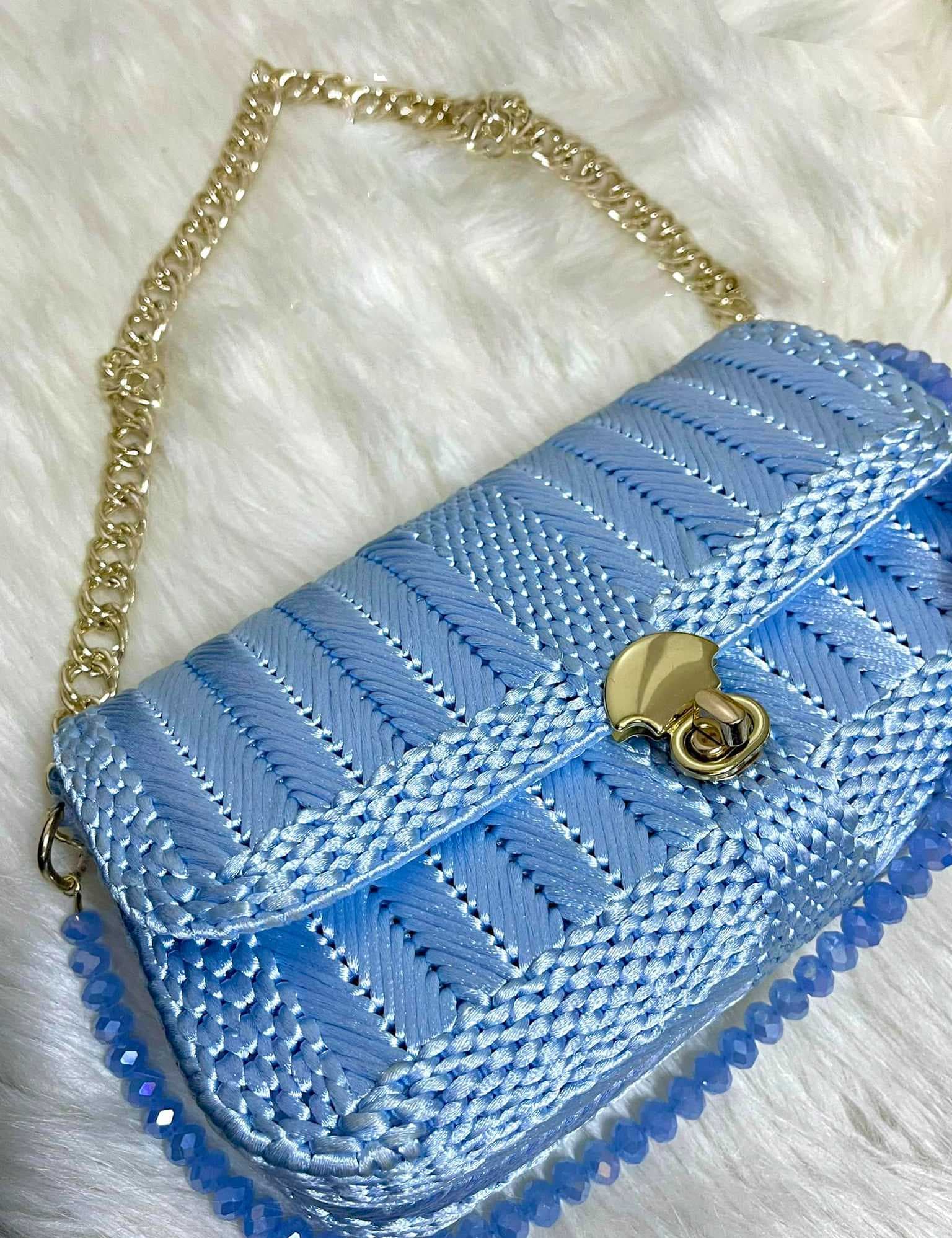 an-elegant-womens-crossbody-handbag