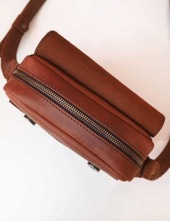 A classic brown genuine leather shoulder bag - 2