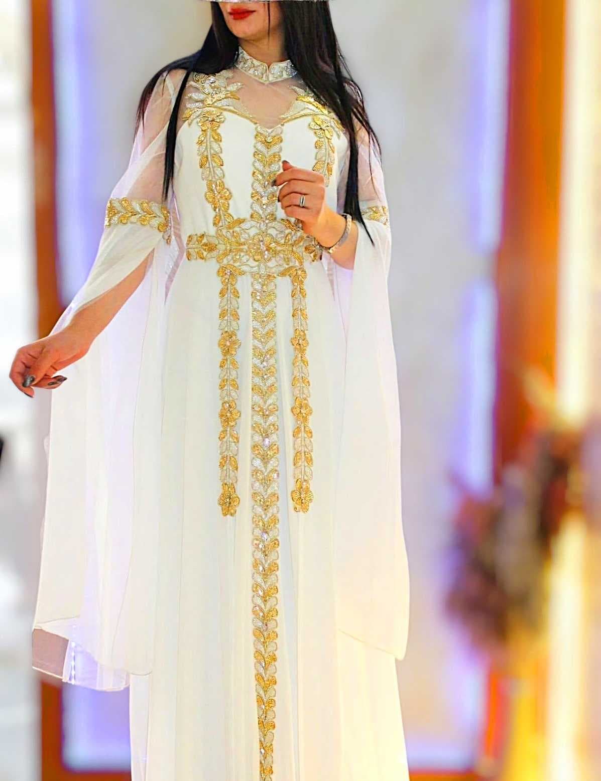 A luxurious caftan White  2XL