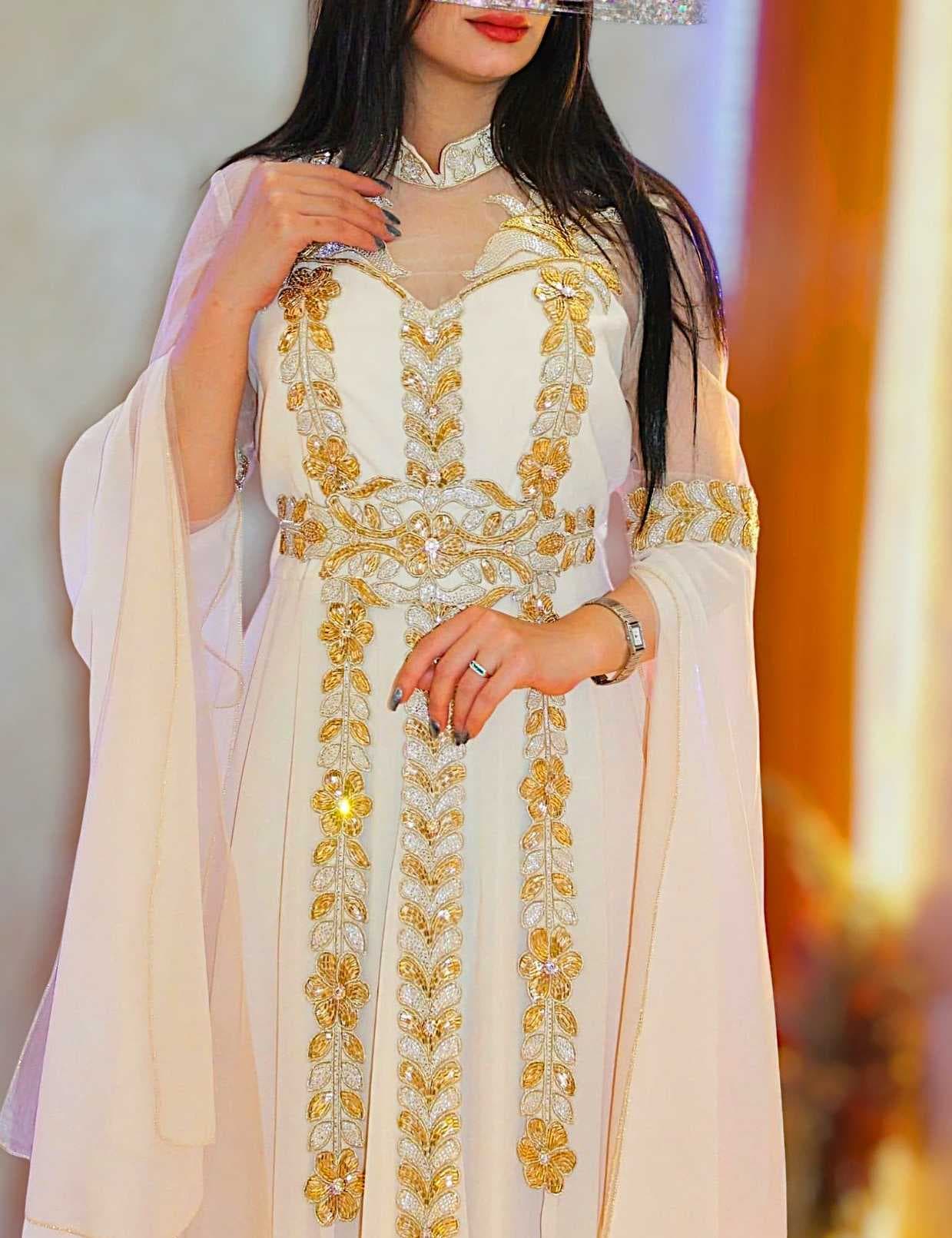 A luxurious caftan Beige  L