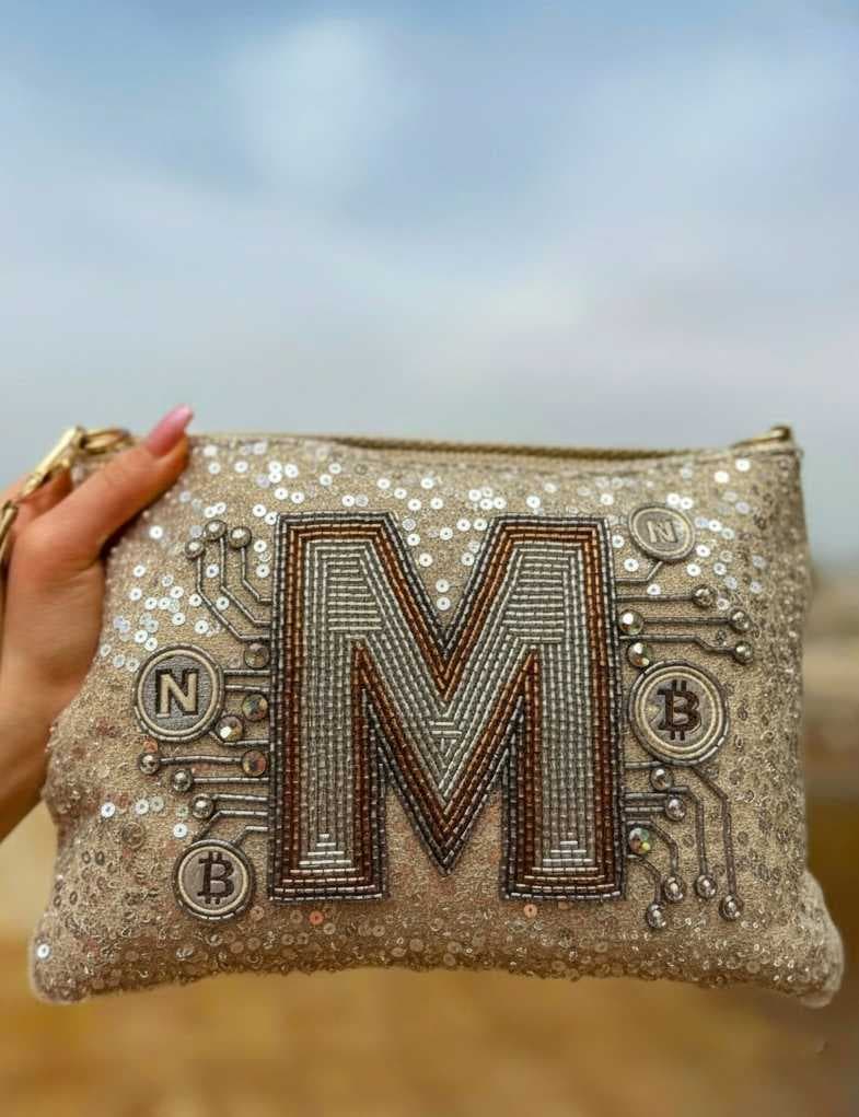 the-digital-diva-clutch-where-modern-glamour-meets-artisan-craftsmanship