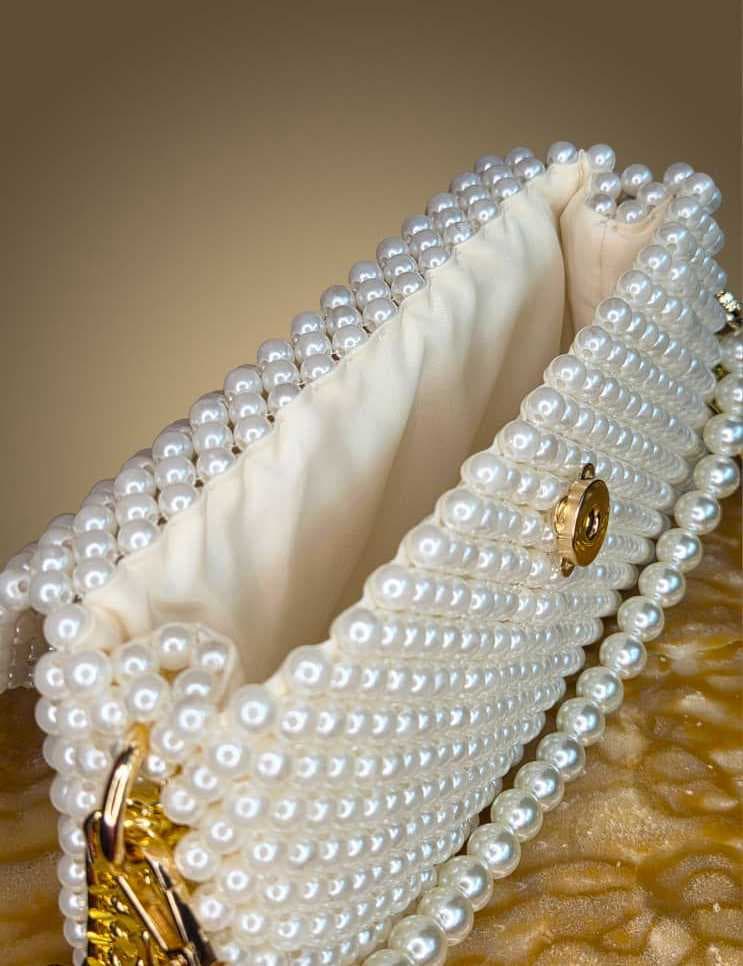 a-luxurious-pearl-handbag