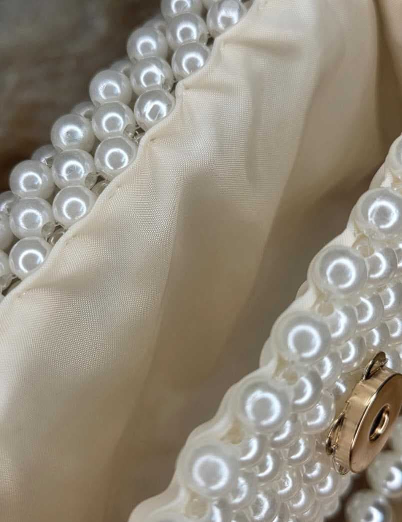 a-luxurious-pearl-handbag
