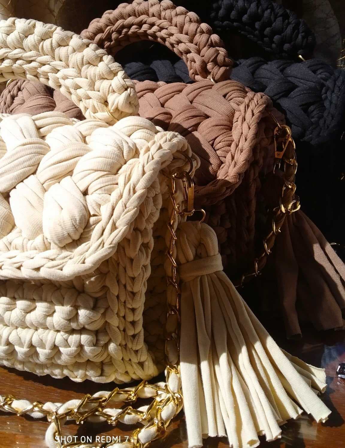 a-stylish-handmade-crochet-handbag